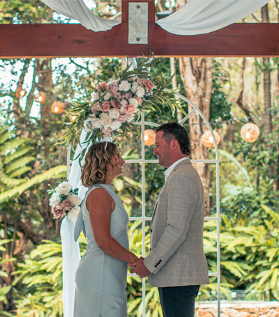 wedding couple standing at the altar